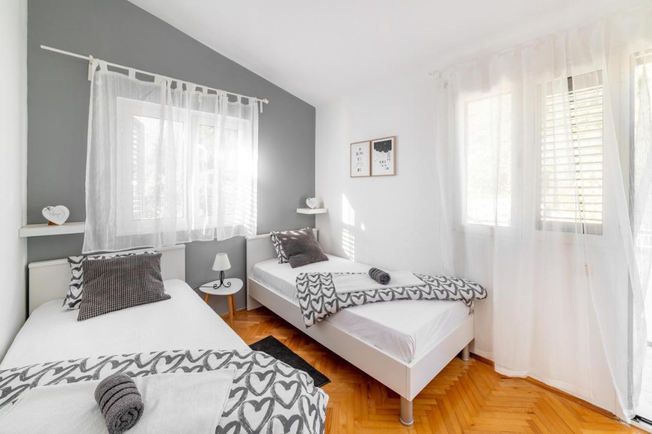 Amare Apartments Bobovisca Екстер'єр фото